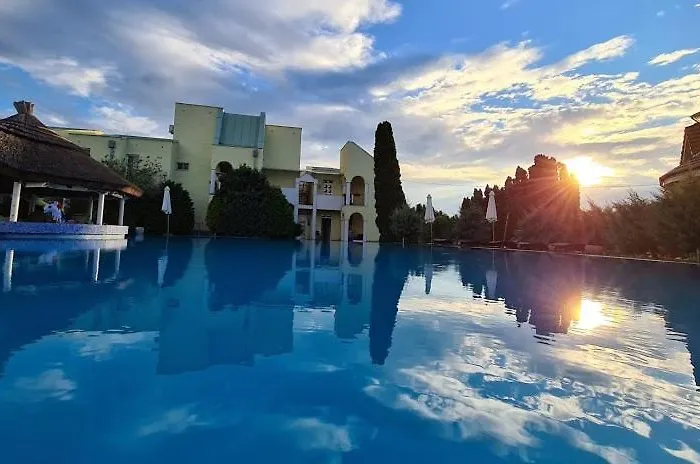 아파트 Mediterran With Pool