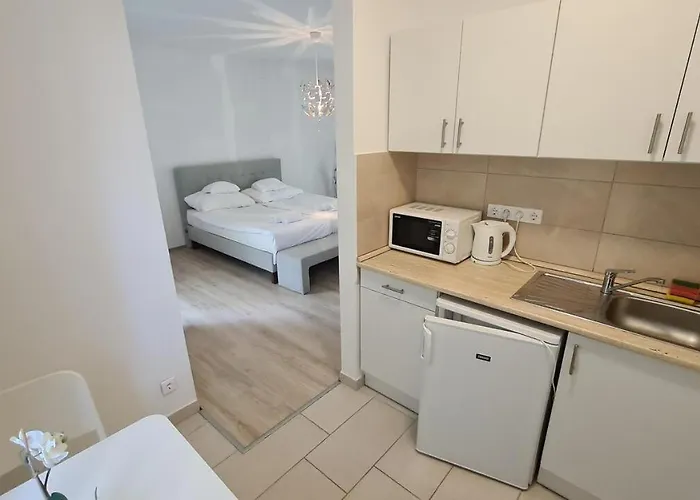 Mediterran With Pool * שיופוק